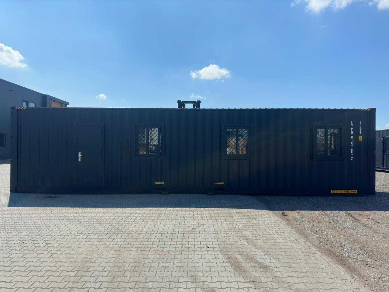 Containerwoning / container unit - Konténerház: 3 kép. Containerwoning / container unit - Konténerház: 3 kép.