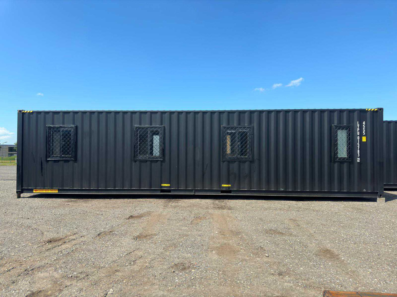 Containerwoning / container unit - Konténerház: 4 kép. Containerwoning / container unit - Konténerház: 4 kép.