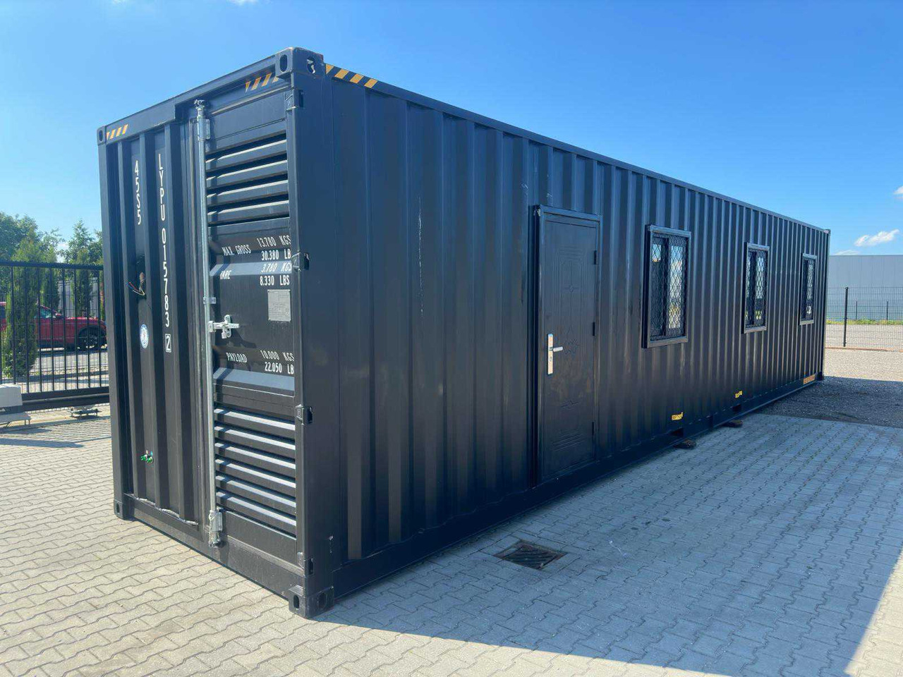 Containerwoning / container unit - Konténerház: 2 kép. Containerwoning / container unit - Konténerház: 2 kép.