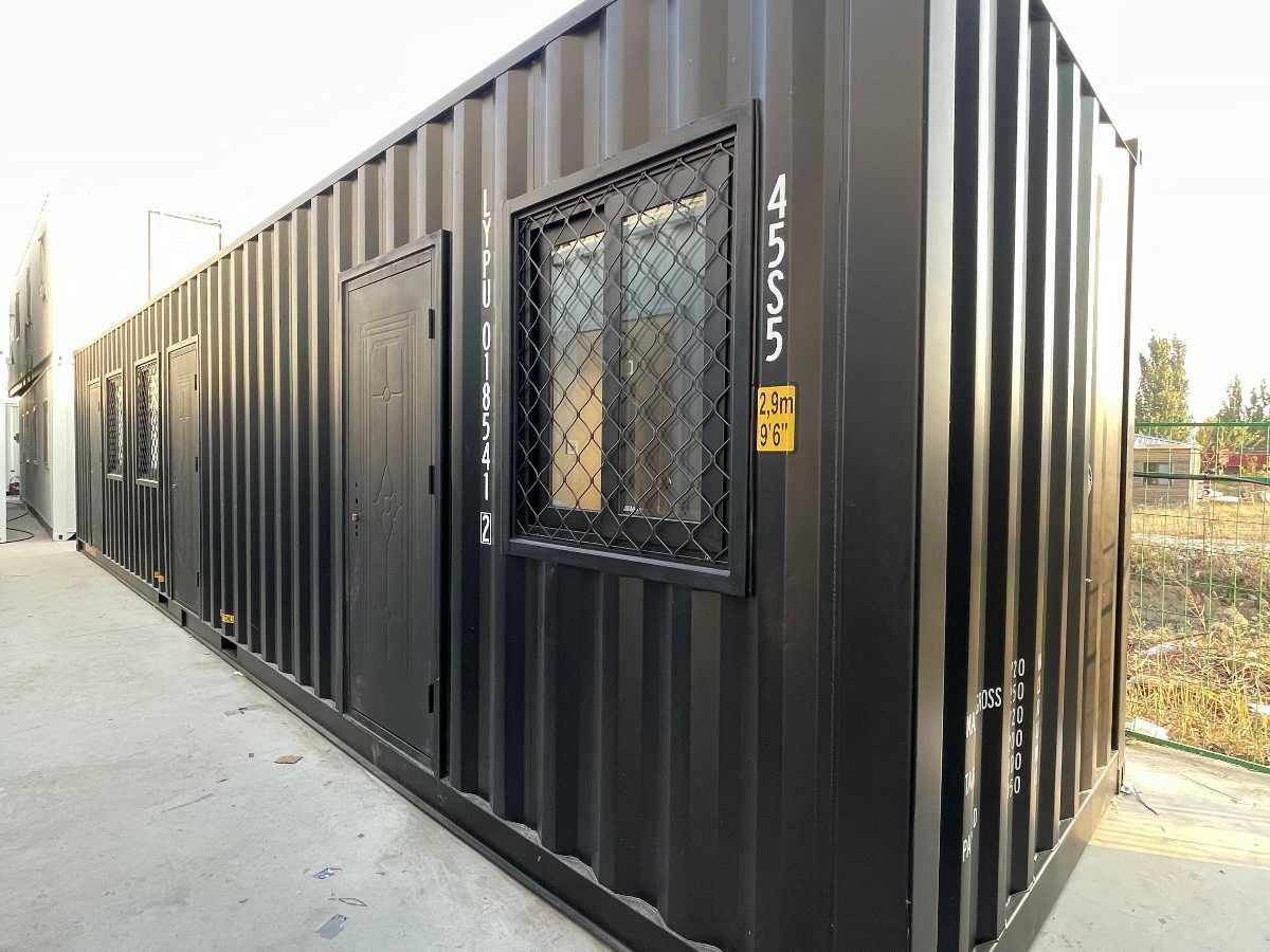 Containerwoning / container unit - Konténerház: 1 kép. Containerwoning / container unit - Konténerház: 1 kép.