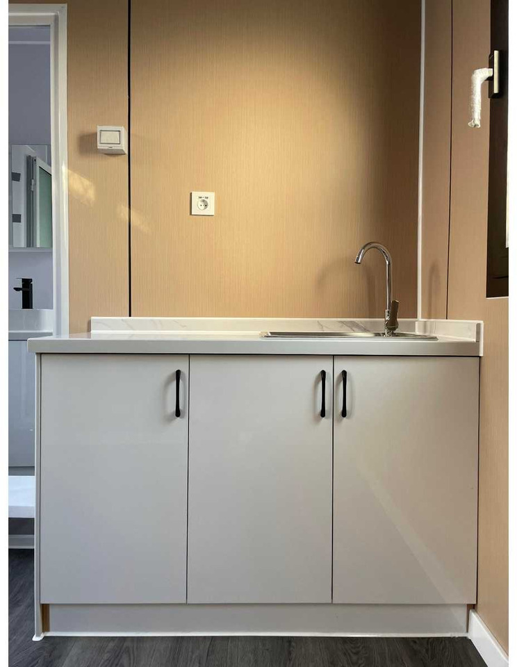 Containerwoning / container unit - Konténerház: 5 kép. Containerwoning / container unit - Konténerház: 5 kép.