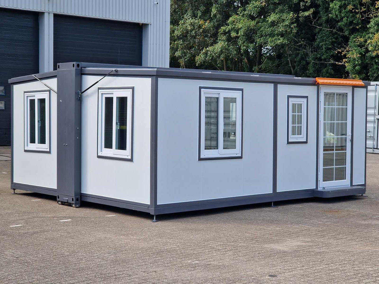 2025 - mobile living unit / office 28m2 - Cserefelépítmény/ Konténer: 2 kép. 2025 - mobile living unit / office 28m2 - Cserefelépítmény/ Konténer: 2 kép.