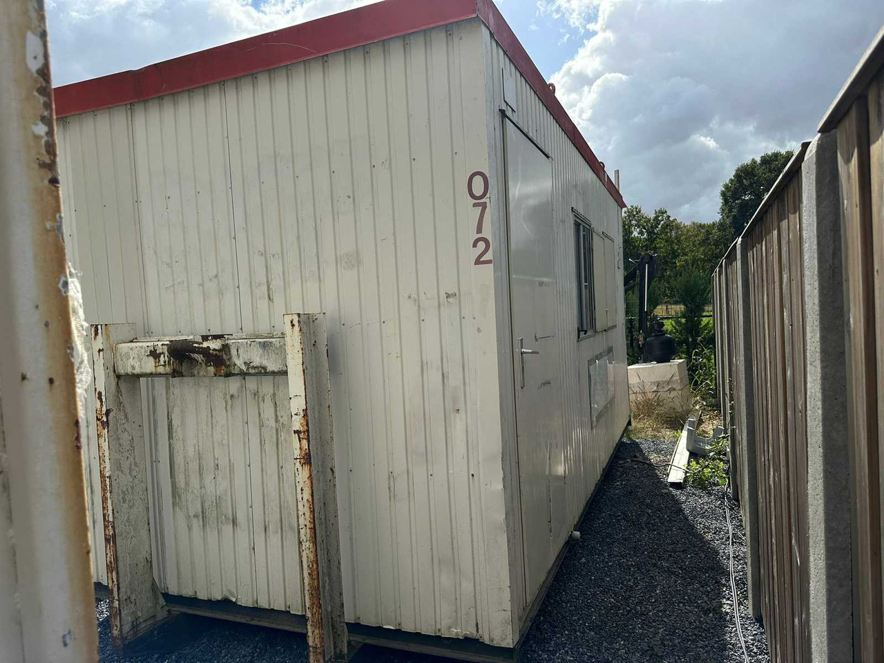 Office Container with hook - Cserefelépítmény/ Konténer: 3 kép. Office Container with hook - Cserefelépítmény/ Konténer: 3 kép.