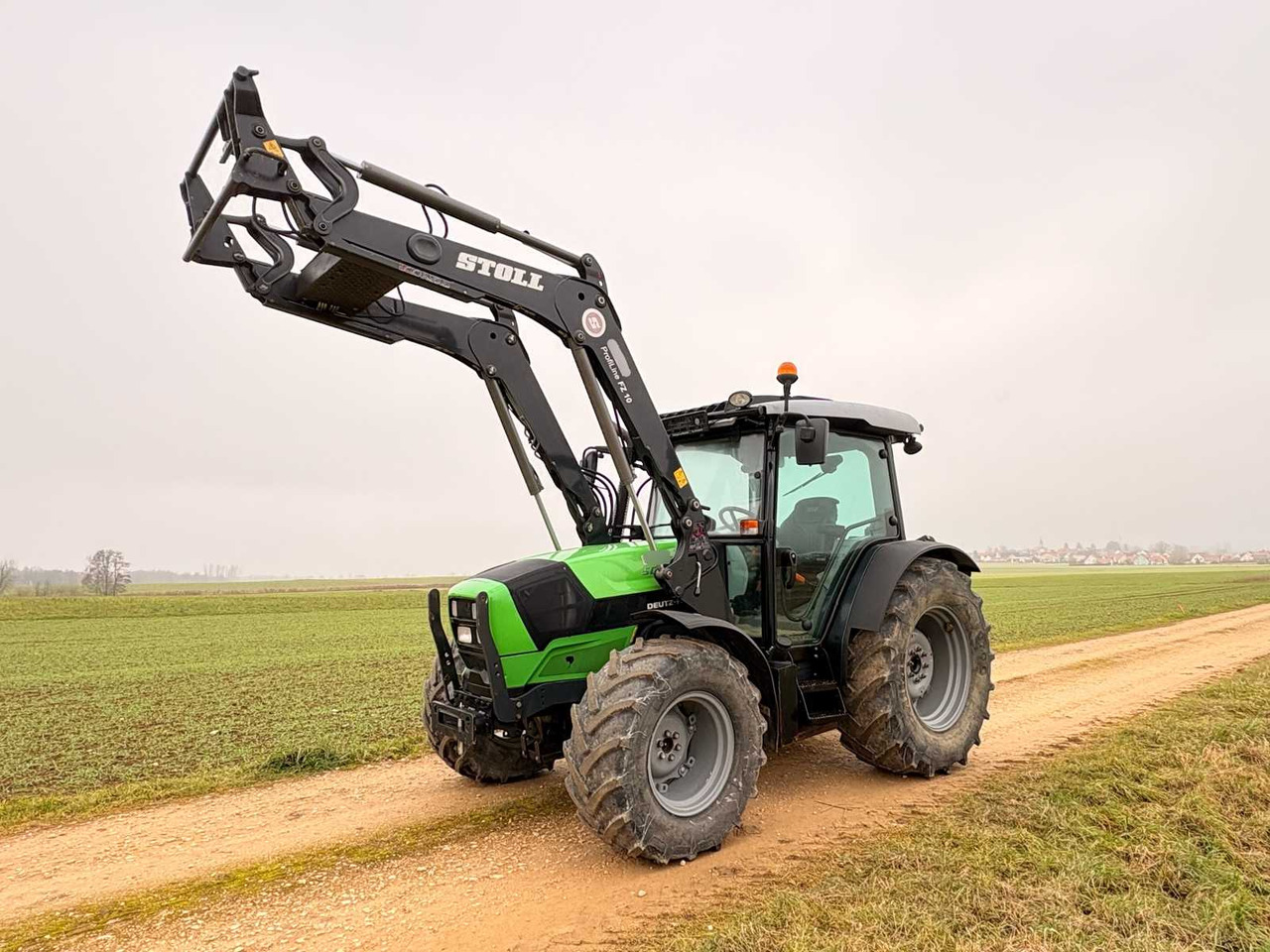 DEUTZ FAHR 5090.4 D GS - COMPACT ALL-WHEEL DRIVE TRACTOR WITH UNDERBODY PROTECTION (2018) - Traktor: 1 kép. DEUTZ FAHR 5090.4 D GS - COMPACT ALL-WHEEL DRIVE TRACTOR WITH UNDERBODY PROTECTION (2018) - Traktor: 1 kép.