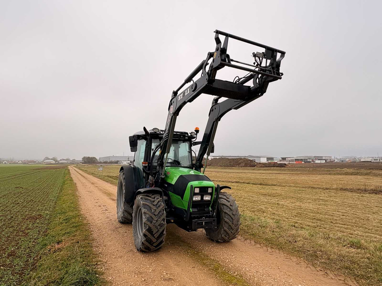DEUTZ FAHR 5090.4 D GS - COMPACT ALL-WHEEL DRIVE TRACTOR WITH UNDERBODY PROTECTION (2018) - Traktor: 3 kép. DEUTZ FAHR 5090.4 D GS - COMPACT ALL-WHEEL DRIVE TRACTOR WITH UNDERBODY PROTECTION (2018) - Traktor: 3 kép.