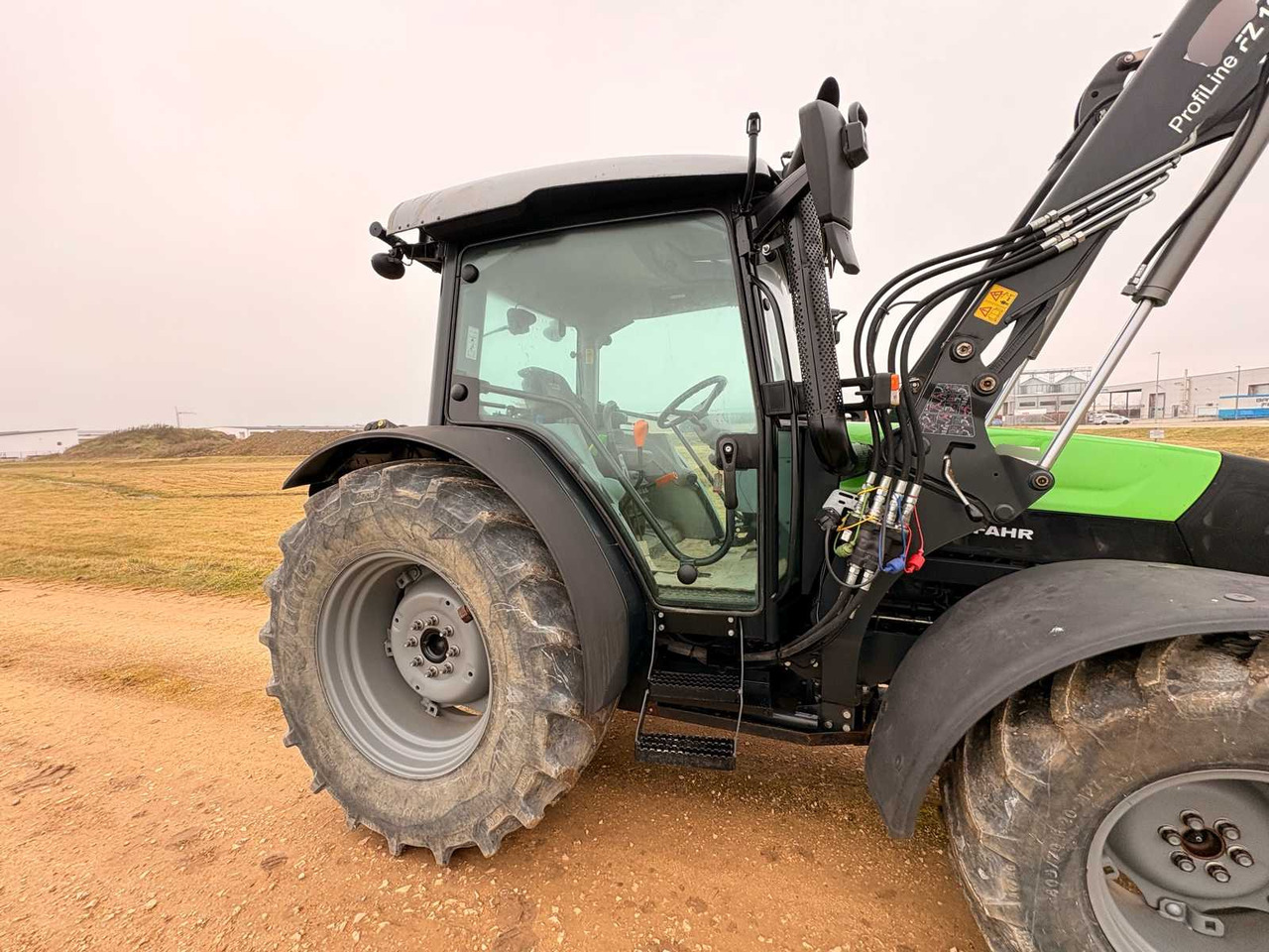 DEUTZ FAHR 5090.4 D GS - COMPACT ALL-WHEEL DRIVE TRACTOR WITH UNDERBODY PROTECTION (2018) - Traktor: 5 kép. DEUTZ FAHR 5090.4 D GS - COMPACT ALL-WHEEL DRIVE TRACTOR WITH UNDERBODY PROTECTION (2018) - Traktor: 5 kép.