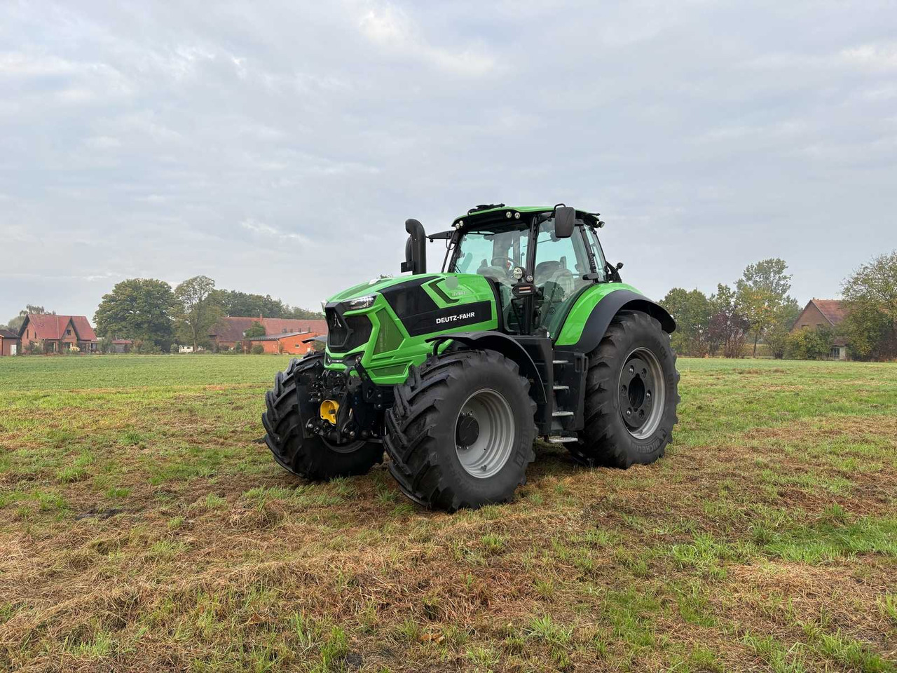 DEUTZ-FAHR 8280 TTV FARM TRACTOR - Traktor: 1 kép. DEUTZ-FAHR 8280 TTV FARM TRACTOR - Traktor: 1 kép.