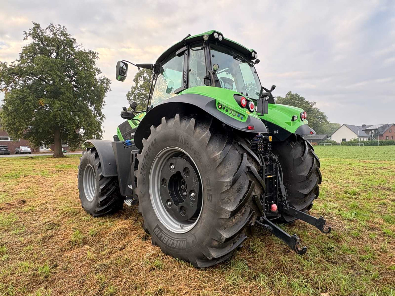 DEUTZ-FAHR 8280 TTV FARM TRACTOR - Traktor: 2 kép. DEUTZ-FAHR 8280 TTV FARM TRACTOR - Traktor: 2 kép.