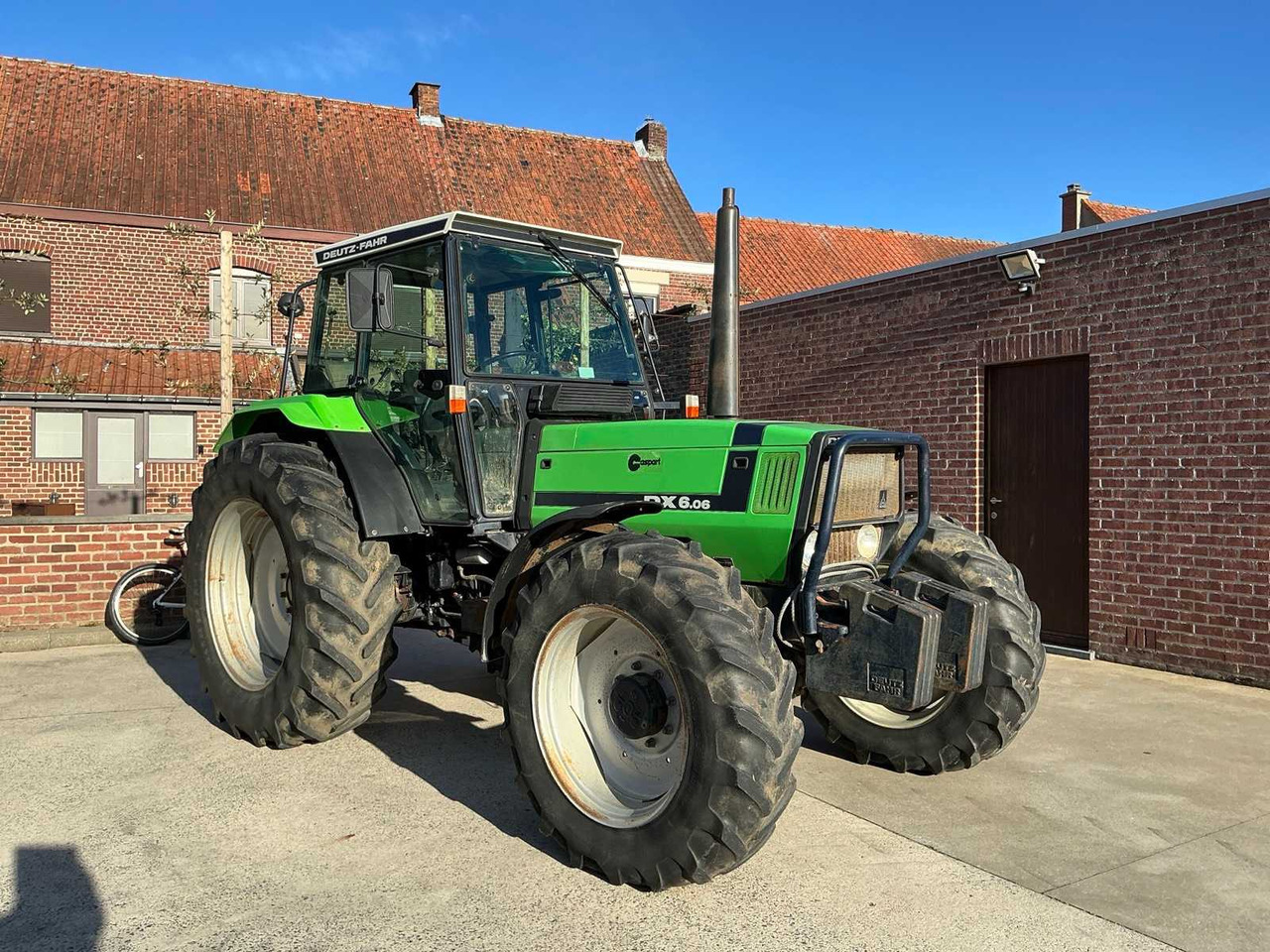 DEUTZ-FAHR DX6.06 ALL-WHEEL DRIVE AGRICULTURAL TRACTOR - Traktor: 4 kép. DEUTZ-FAHR DX6.06 ALL-WHEEL DRIVE AGRICULTURAL TRACTOR - Traktor: 4 kép.