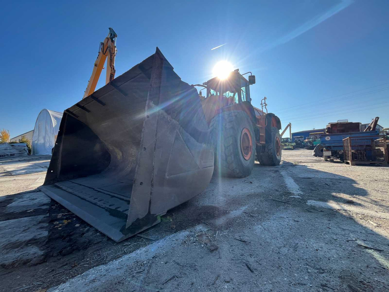 DOOSAN - DL450 - WHEEL LOADER - Gumikerekes homlokrakodó: 3 kép. DOOSAN - DL450 - WHEEL LOADER - Gumikerekes homlokrakodó: 3 kép.