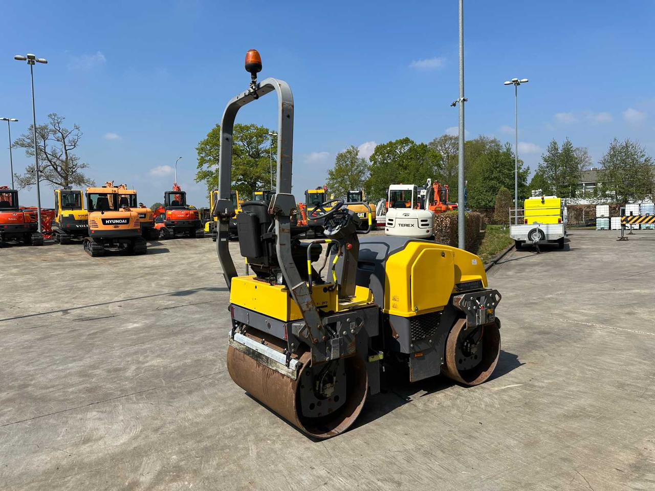 DYNAPAC CC1200 - Úthenger: 4 kép. DYNAPAC CC1200 - Úthenger: 4 kép.