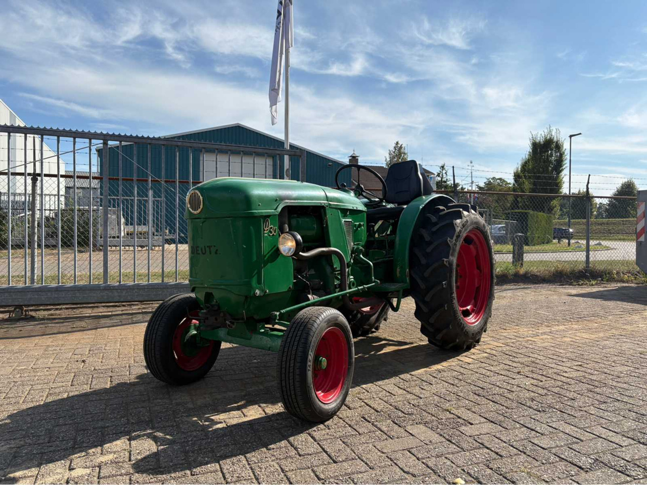 Deutz D30-PF - Kistraktor: 1 kép. Deutz D30-PF - Kistraktor: 1 kép.