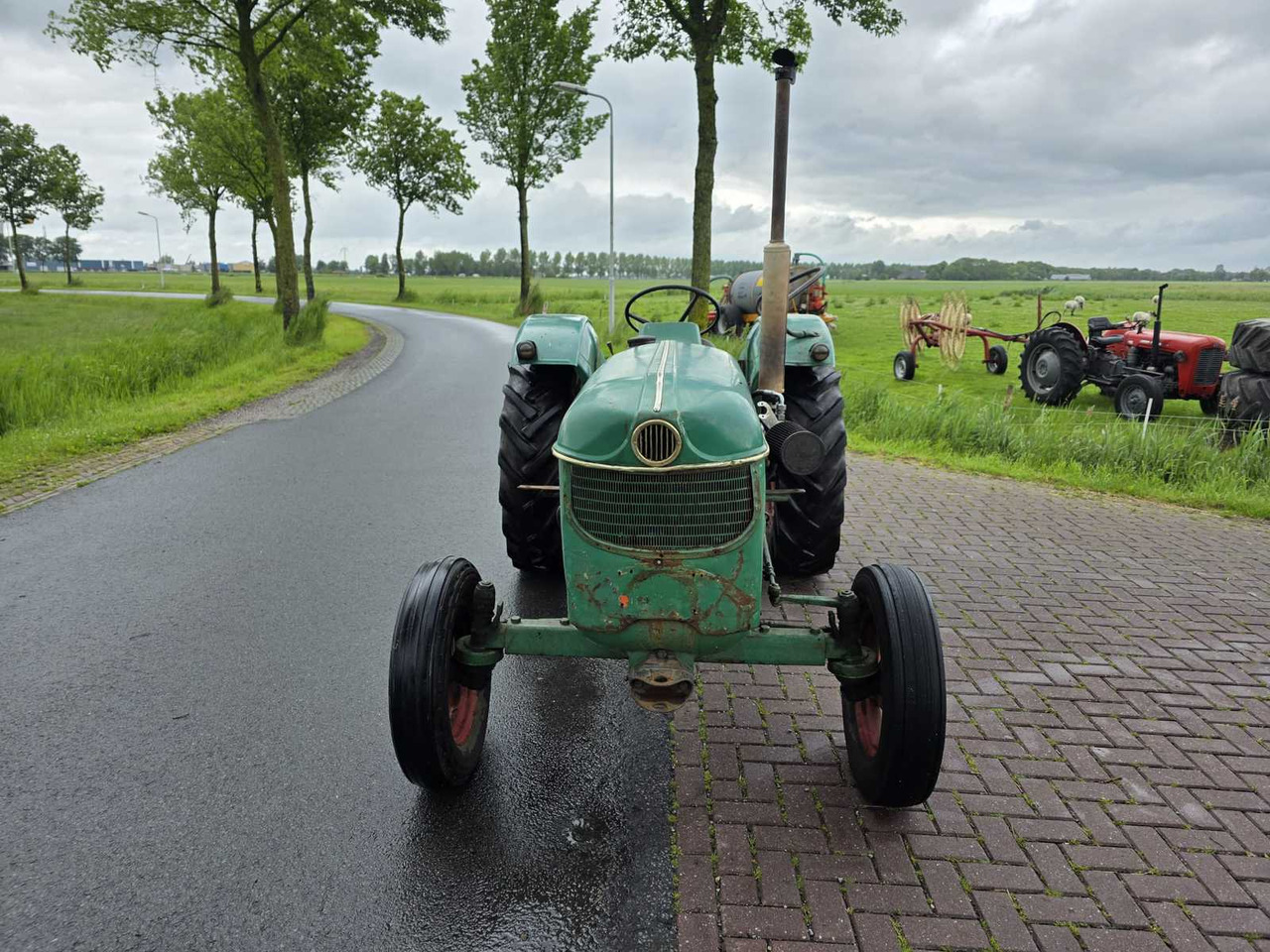 Deutz D40 Turbo - Traktor: 2 kép. Deutz D40 Turbo - Traktor: 2 kép.