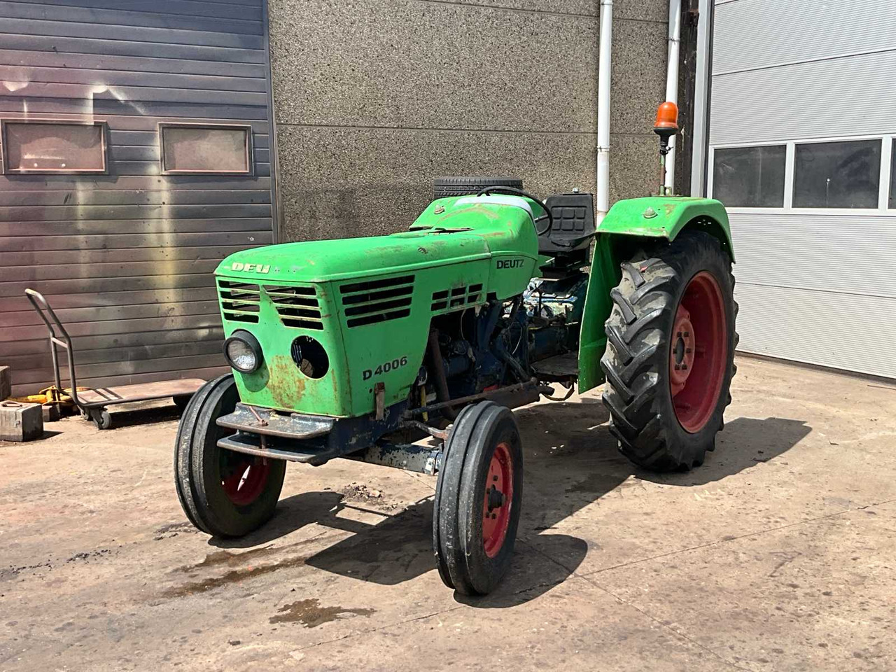 Deutz D4006 - Traktor: 1 kép. Deutz D4006 - Traktor: 1 kép.