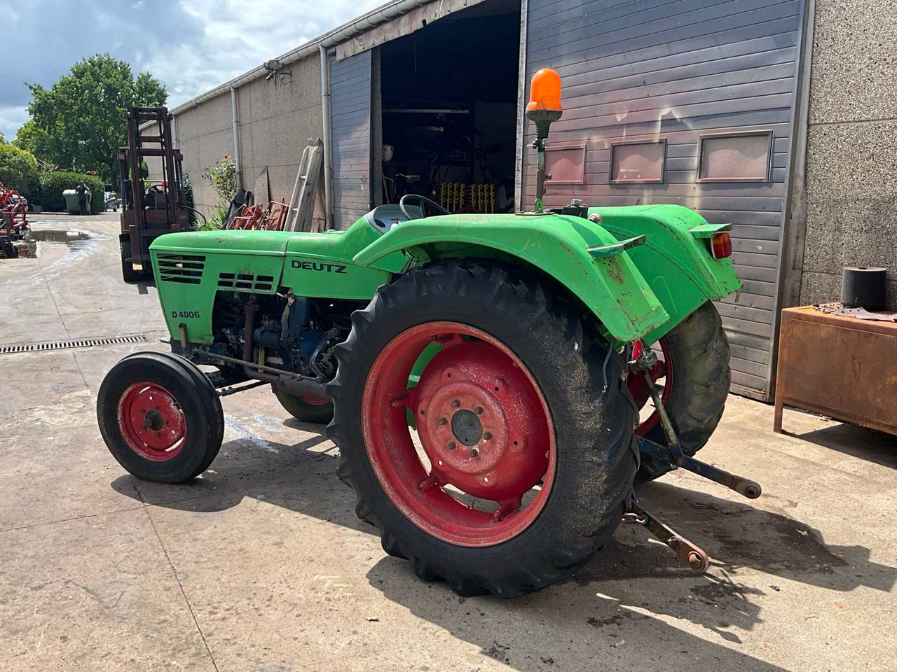 Deutz D4006 - Traktor: 3 kép. Deutz D4006 - Traktor: 3 kép.