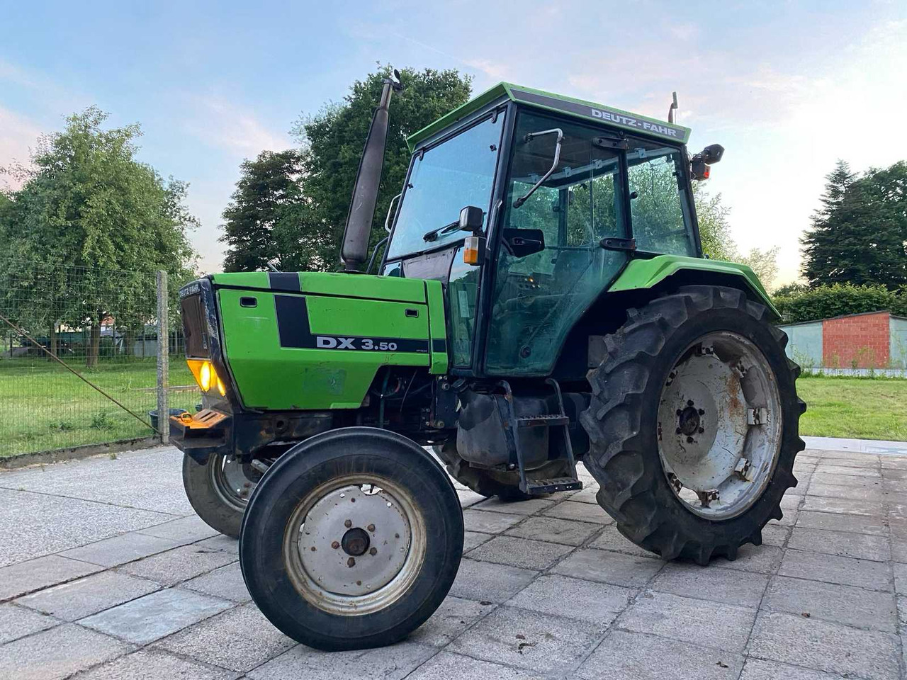 Deutz-Fahr DX3.50 - Traktor: 1 kép. Deutz-Fahr DX3.50 - Traktor: 1 kép.