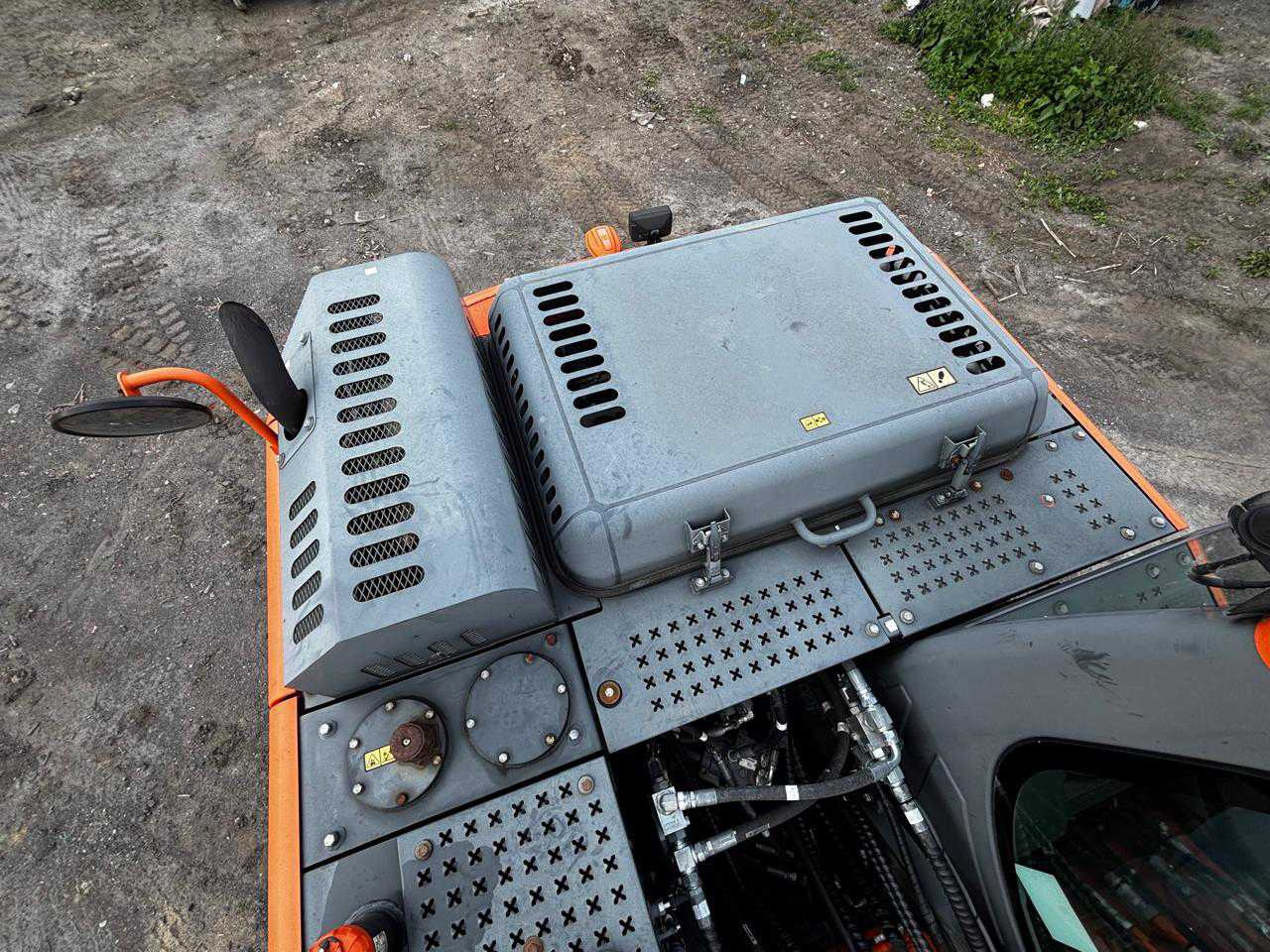Doosan DX140 LC-5 - Lánctalpas kotró: 4 kép. Doosan DX140 LC-5 - Lánctalpas kotró: 4 kép.