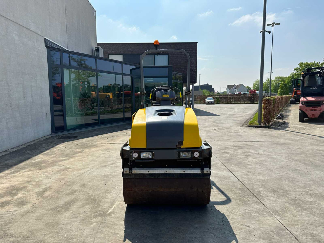 Dynapac CC1200 - Úthenger: 2 kép. Dynapac CC1200 - Úthenger: 2 kép.