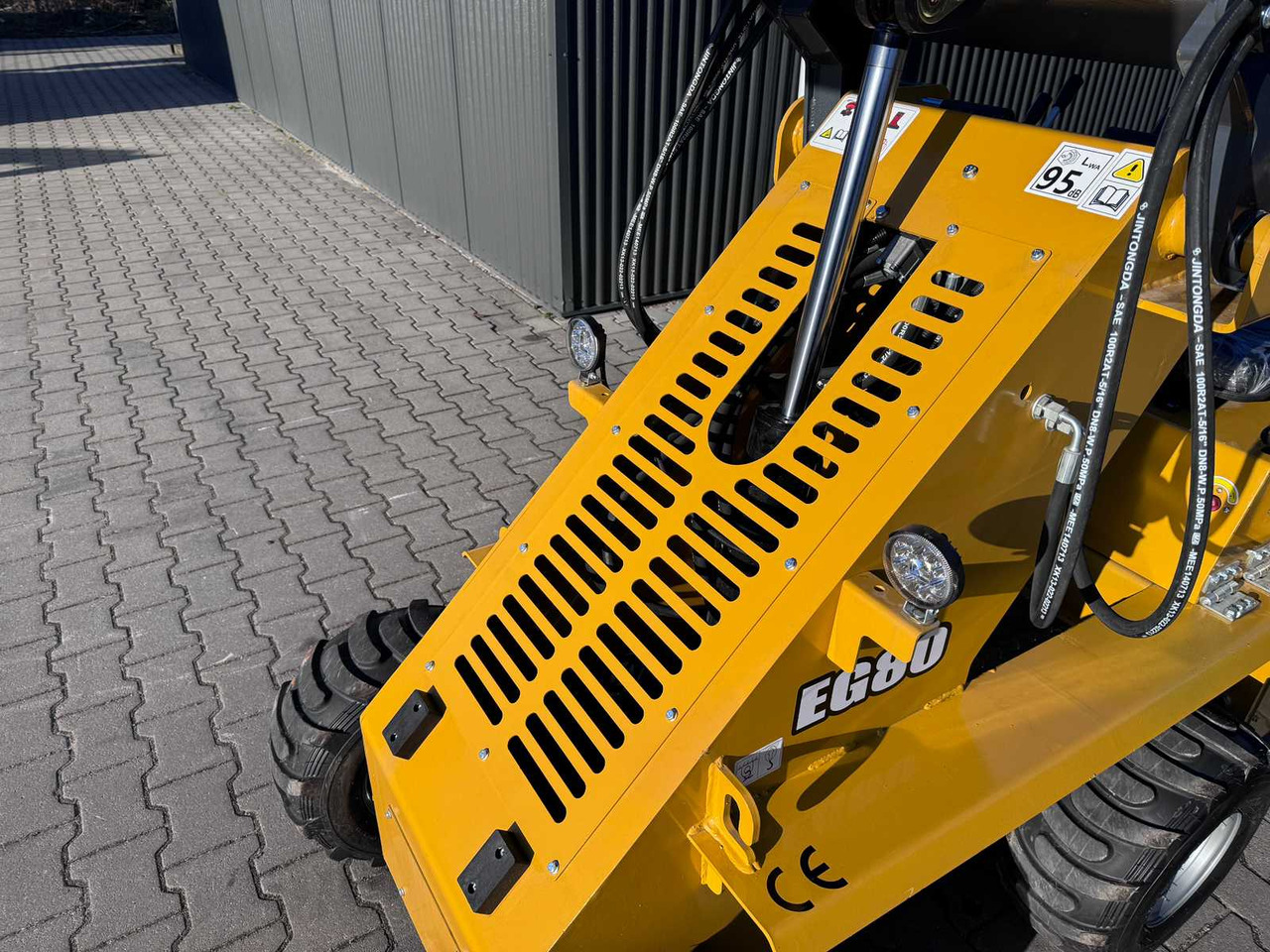 Kompakt lánctalpas rakodó EGN EG80 MINI SHOVEL / MINI LOADER: 9 kép.