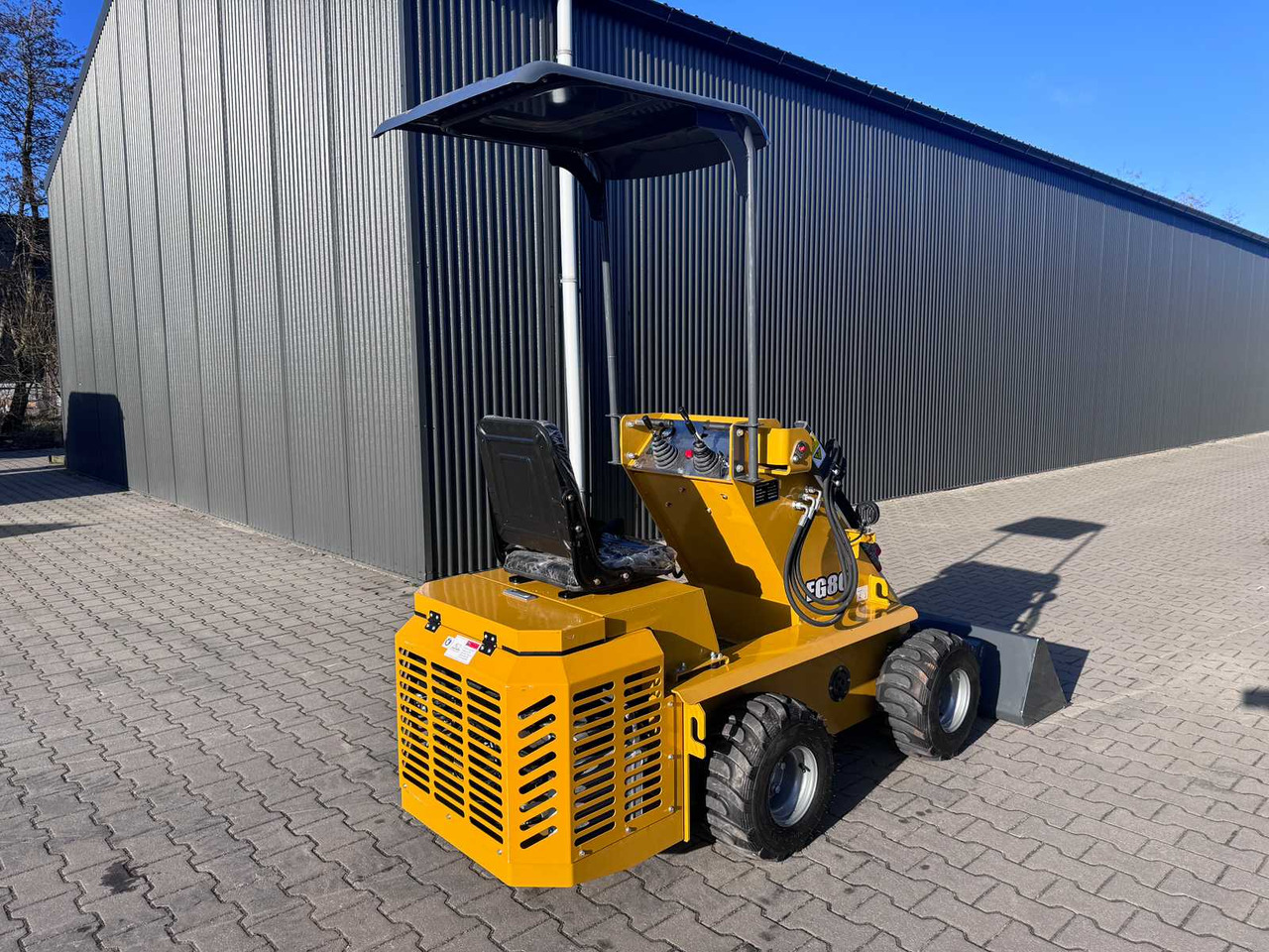 EGN EG80 MINI SHOVEL / MINI LOADER - Kompakt lánctalpas rakodó: 5 kép. EGN EG80 MINI SHOVEL / MINI LOADER - Kompakt lánctalpas rakodó: 5 kép.