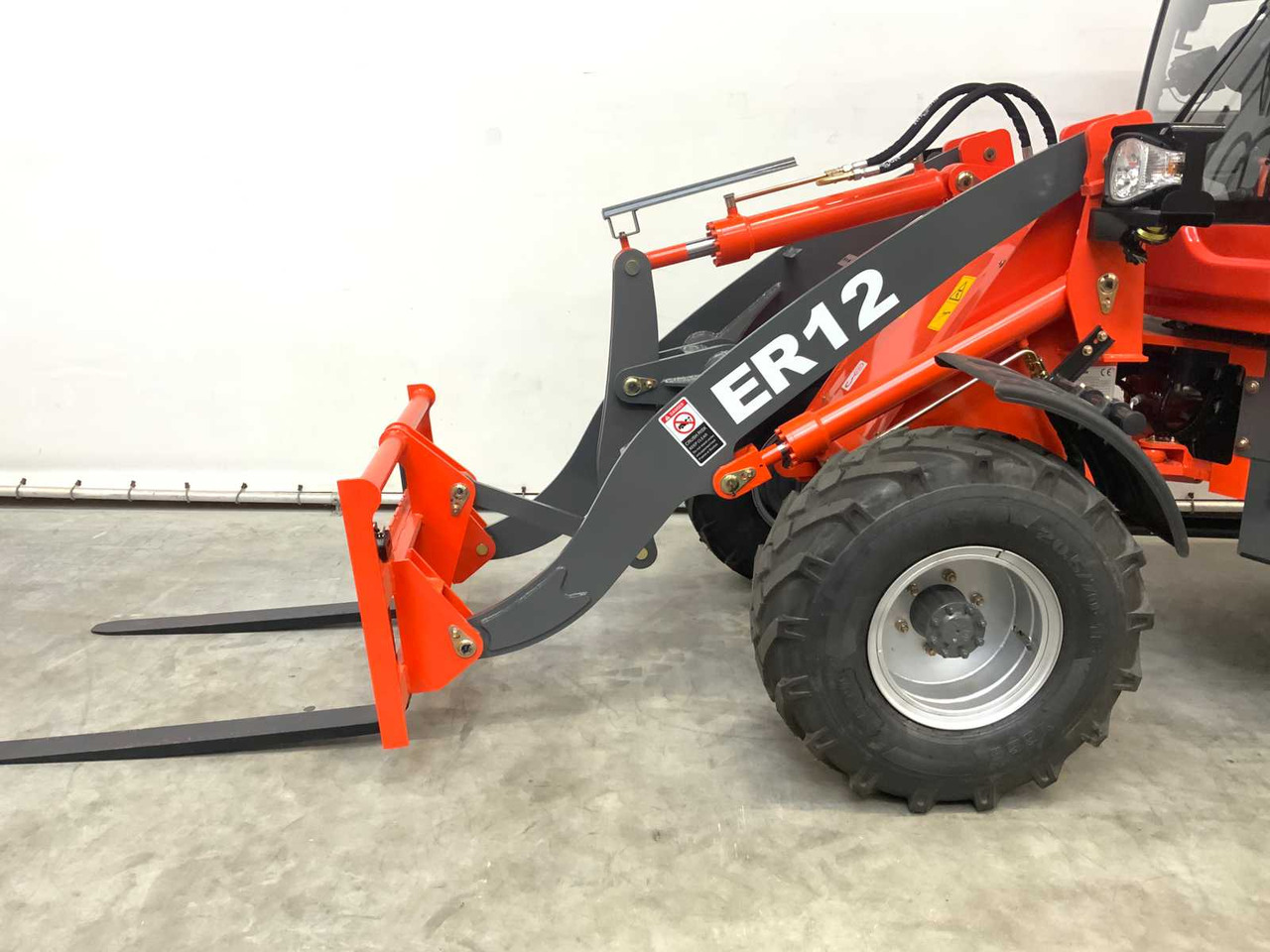 EVERUN - 2025 - ER12 - WHEEL LOADER - Gumikerekes homlokrakodó: 4 kép. EVERUN - 2025 - ER12 - WHEEL LOADER - Gumikerekes homlokrakodó: 4 kép.