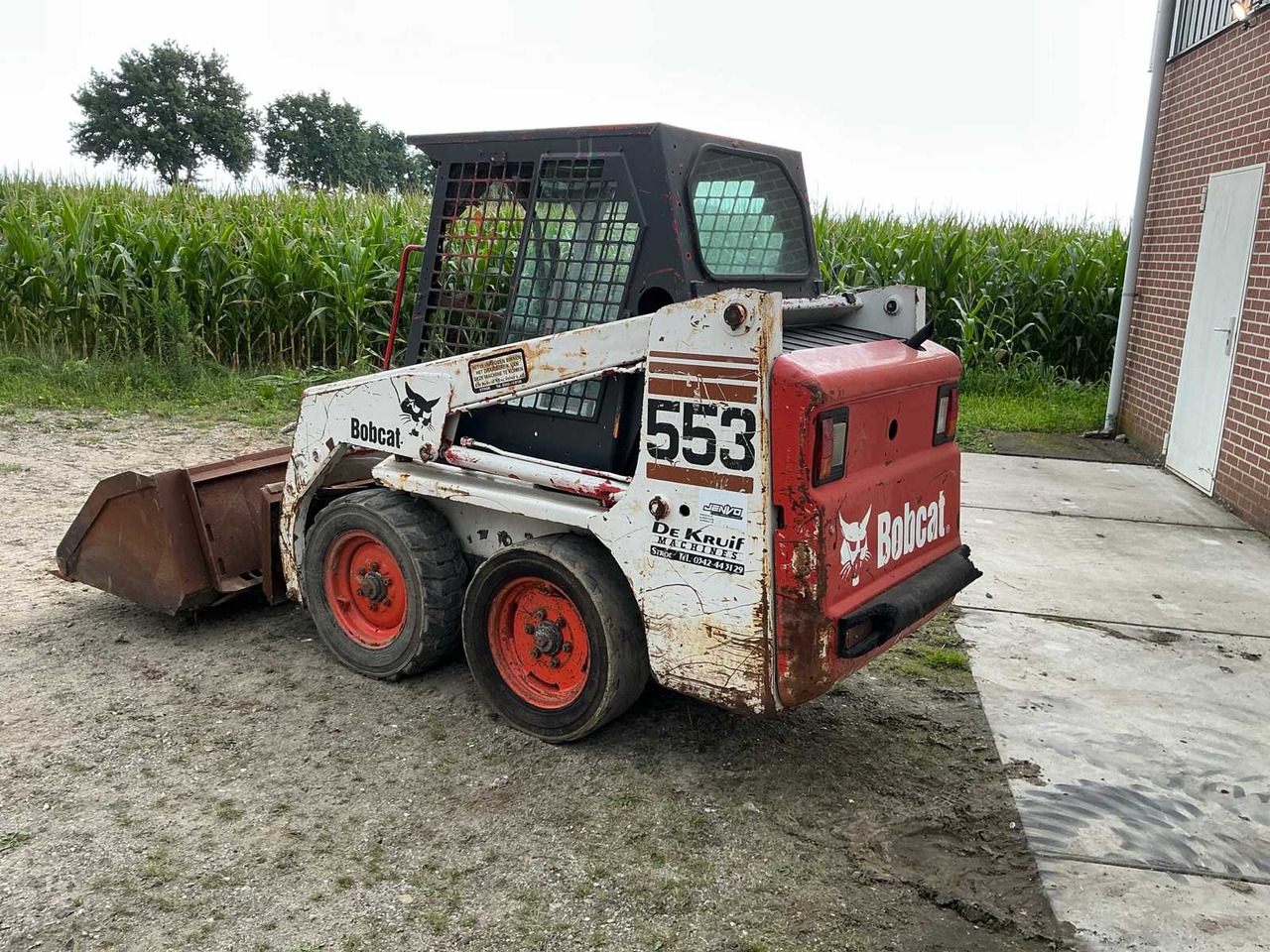Bobcat 553 - Egyéb gépek: 4 kép. Bobcat 553 - Egyéb gépek: 4 kép.
