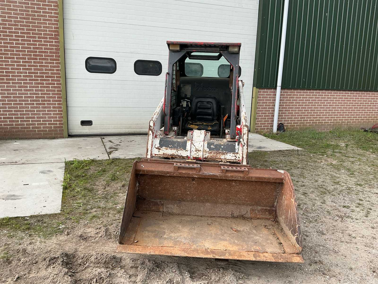 Bobcat 553 - Egyéb gépek: 2 kép. Bobcat 553 - Egyéb gépek: 2 kép.