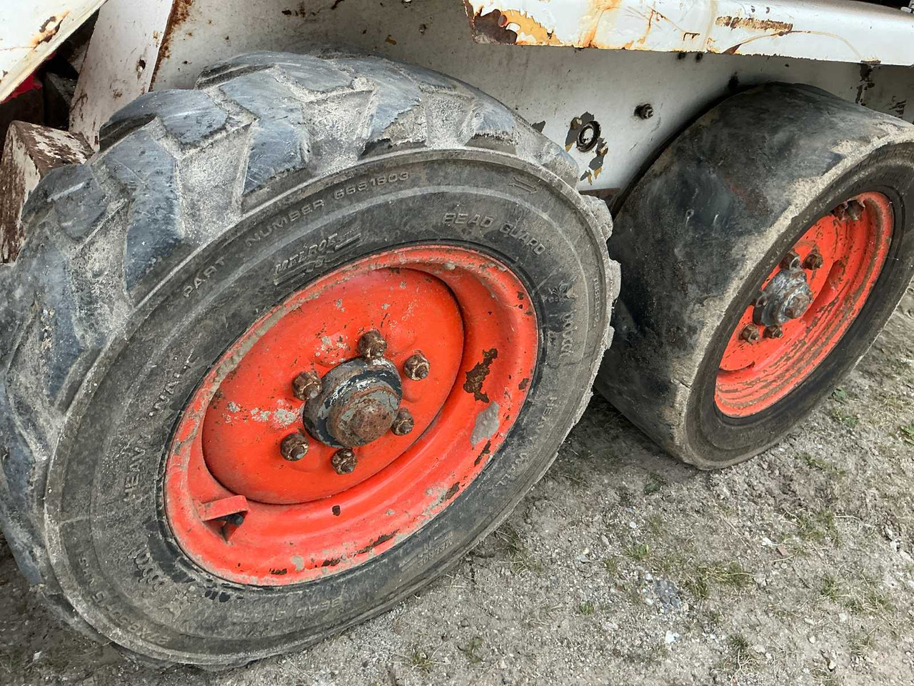 Bobcat 553 - Egyéb gépek: 5 kép. Bobcat 553 - Egyéb gépek: 5 kép.