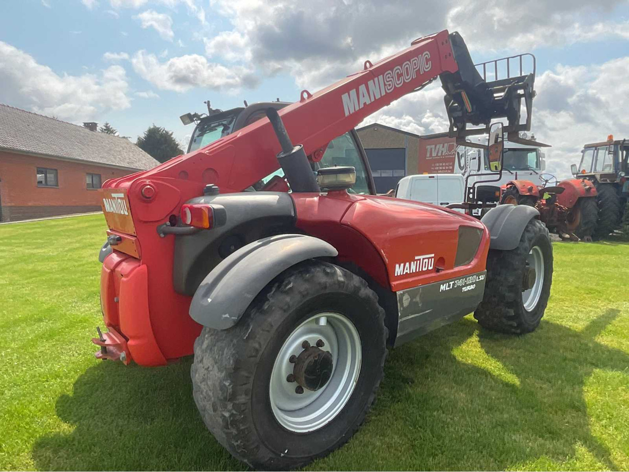Manitou MLT 741-120-LSU Turbo - Építőipari gépek: 5 kép. Manitou MLT 741-120-LSU Turbo - Építőipari gépek: 5 kép.