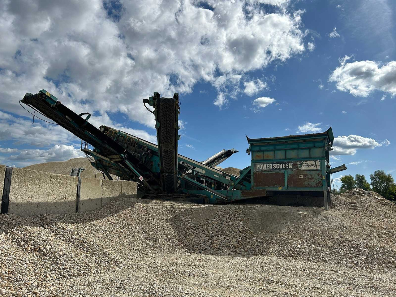 POWERSCREEN CHIEFTAIN 2100x - Építőipari gépek: 1 kép. POWERSCREEN CHIEFTAIN 2100x - Építőipari gépek: 1 kép.