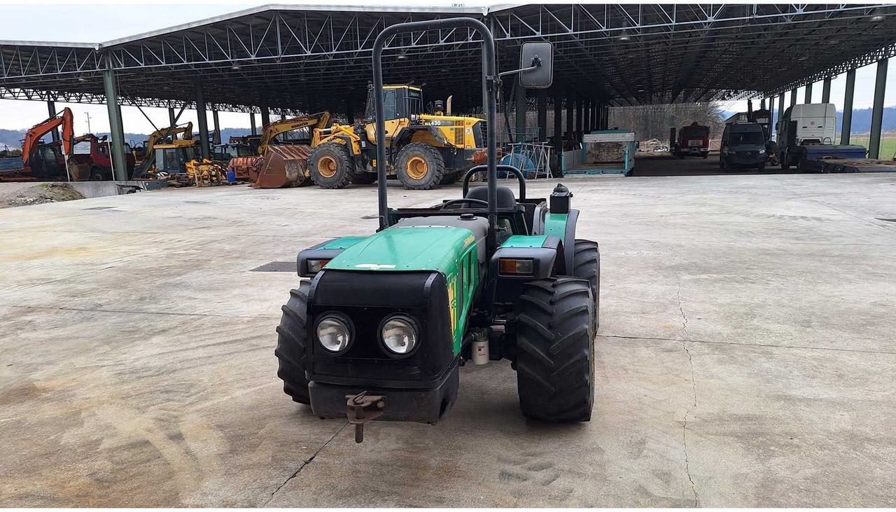 FERRARI - 65 THOR 4X4 - 4-WHEEL DRIVE TRACTOR - 2006 - Traktor: 2 kép. FERRARI - 65 THOR 4X4 - 4-WHEEL DRIVE TRACTOR - 2006 - Traktor: 2 kép.