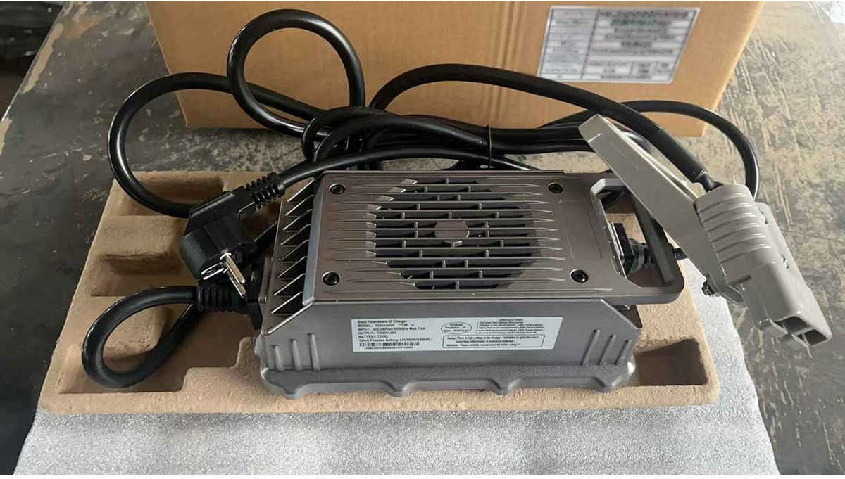 Villás targonca FREUTEK HYD0007 FORKLIFT 1 TON 3 METERS: 18 kép. Villás targonca FREUTEK HYD0007 FORKLIFT 1 TON 3 METERS: 18 kép.