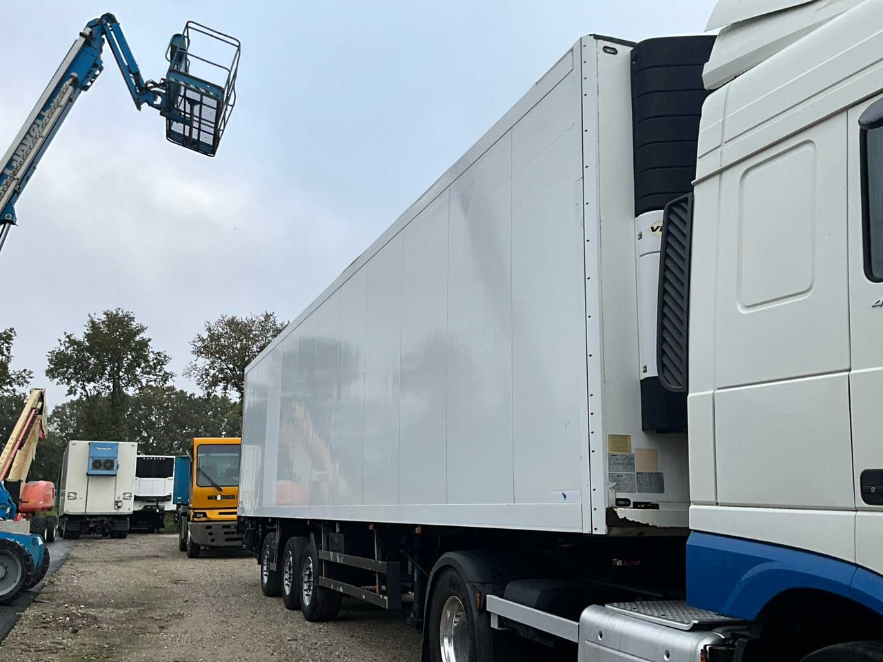 2007 SCHMITZ SKO 24 CONDITIONED SEMI-TRAILER - Félpótkocsi: 5 kép. 2007 SCHMITZ SKO 24 CONDITIONED SEMI-TRAILER - Félpótkocsi: 5 kép.