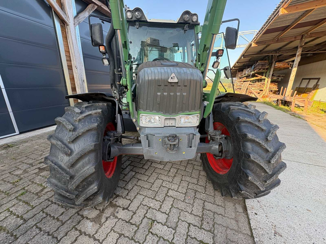 Fendt 209 S Vario - Traktor: 5 kép. Fendt 209 S Vario - Traktor: 5 kép.