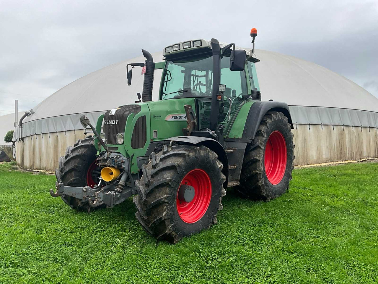 Fendt 415 vario - Traktor: 1 kép. Fendt 415 vario - Traktor: 1 kép.