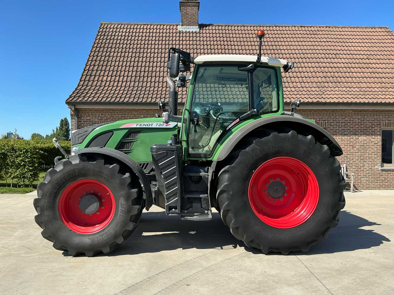 Fendt 720 Vario Profi Plus - Traktor: 2 kép. Fendt 720 Vario Profi Plus - Traktor: 2 kép.