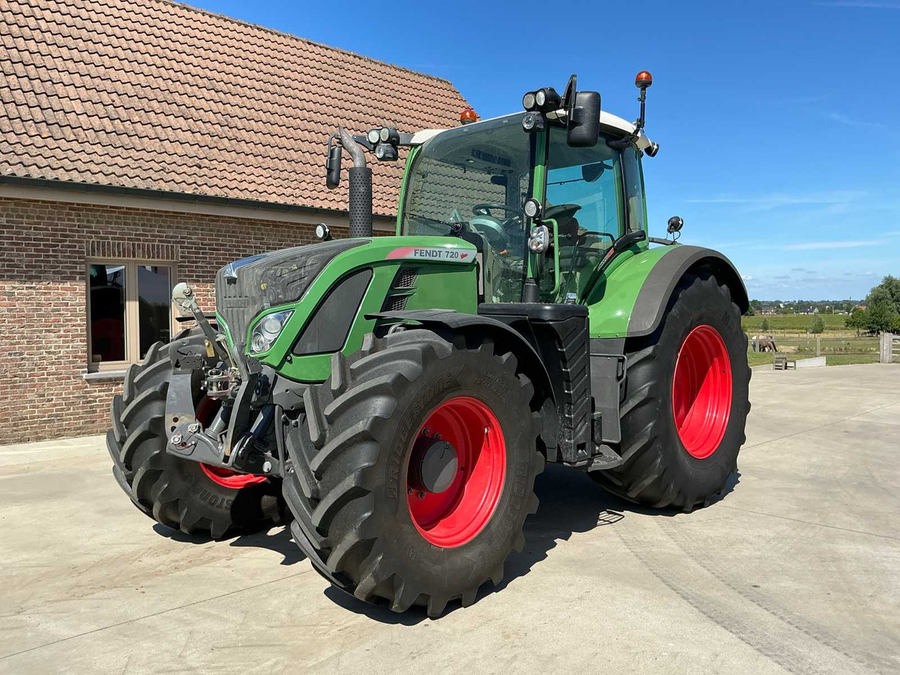 Fendt 720 Vario Profi Plus - Traktor: 1 kép. Fendt 720 Vario Profi Plus - Traktor: 1 kép.