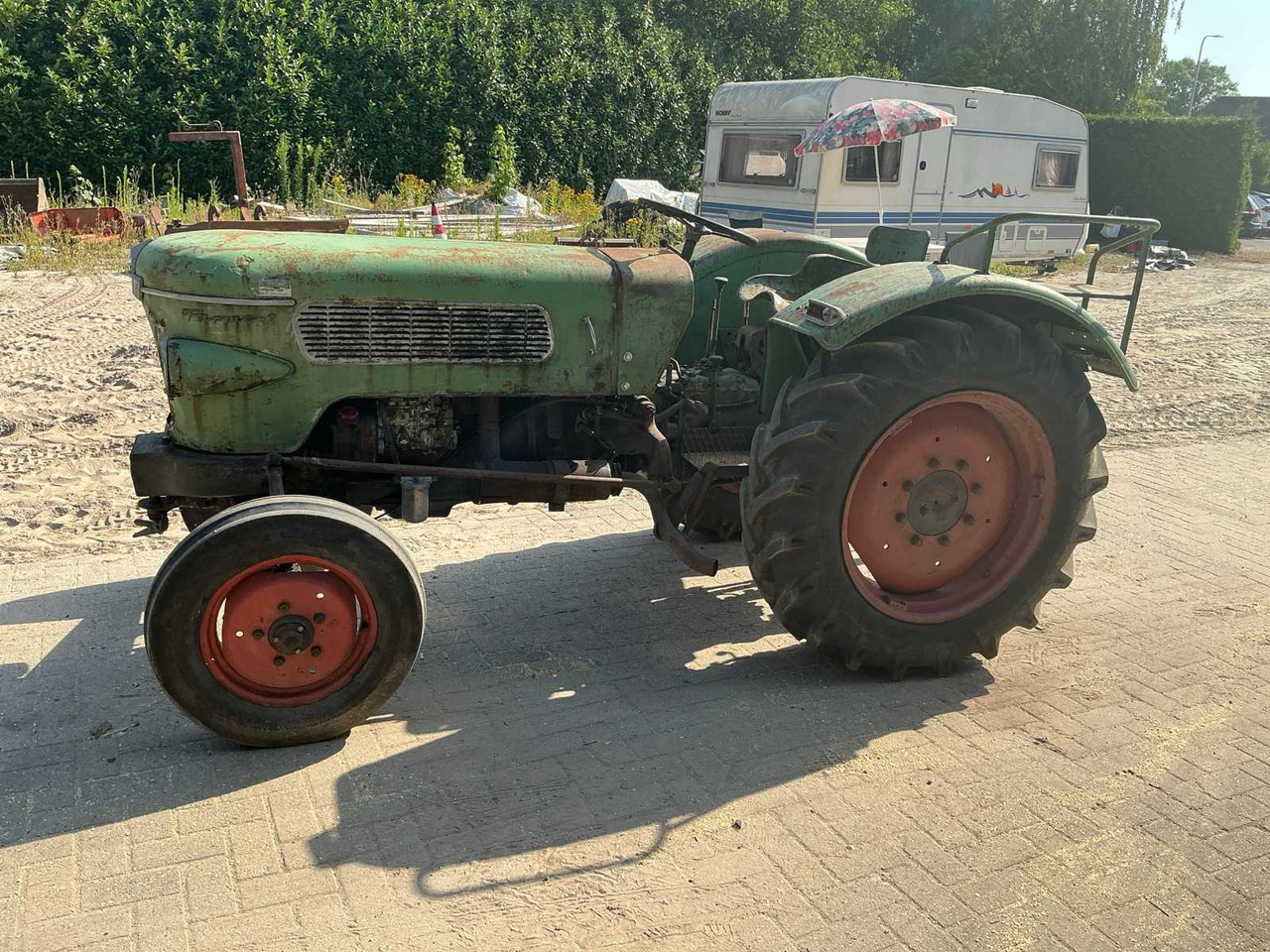 Fendt Farmer 2-FW139/3 - Traktor: 2 kép. Fendt Farmer 2-FW139/3 - Traktor: 2 kép.