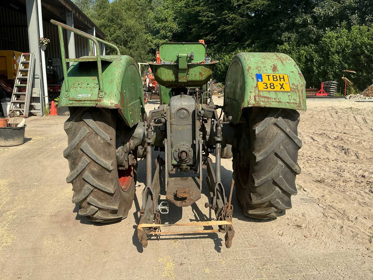 Fendt Farmer 2-FW139/3 - Traktor: 4 kép. Fendt Farmer 2-FW139/3 - Traktor: 4 kép.