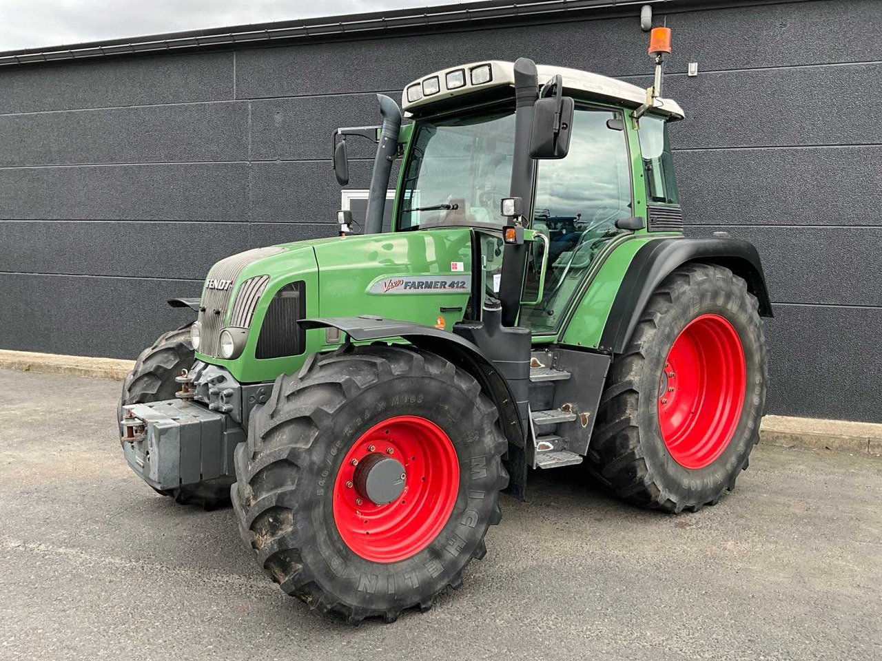 Fendt Farmer 412 vario - Traktor: 1 kép. Fendt Farmer 412 vario - Traktor: 1 kép.