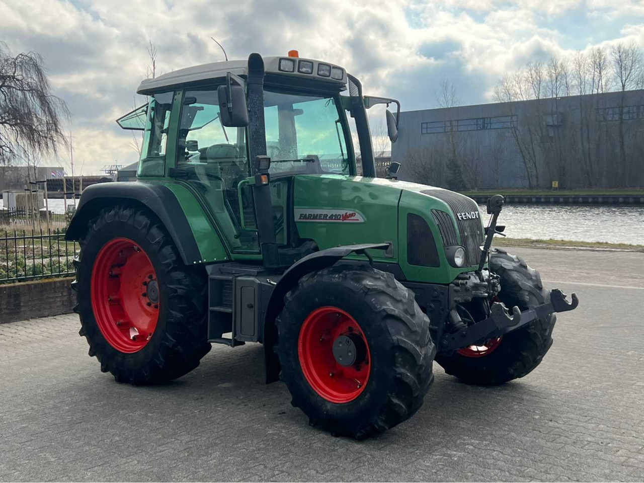 Fendt Vario 410 - Traktor: 5 kép. Fendt Vario 410 - Traktor: 5 kép.