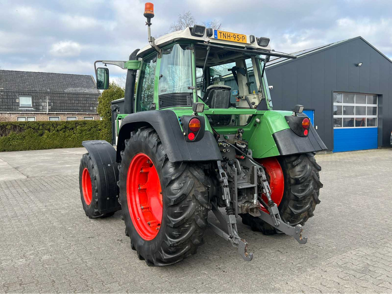 Fendt Vario 410 - Traktor: 2 kép. Fendt Vario 410 - Traktor: 2 kép.