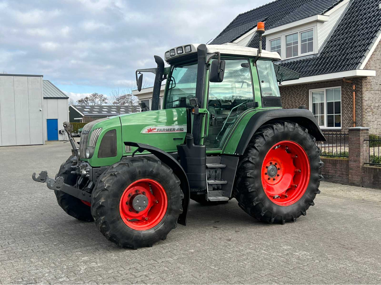 Fendt Vario 410 - Traktor: 1 kép. Fendt Vario 410 - Traktor: 1 kép.