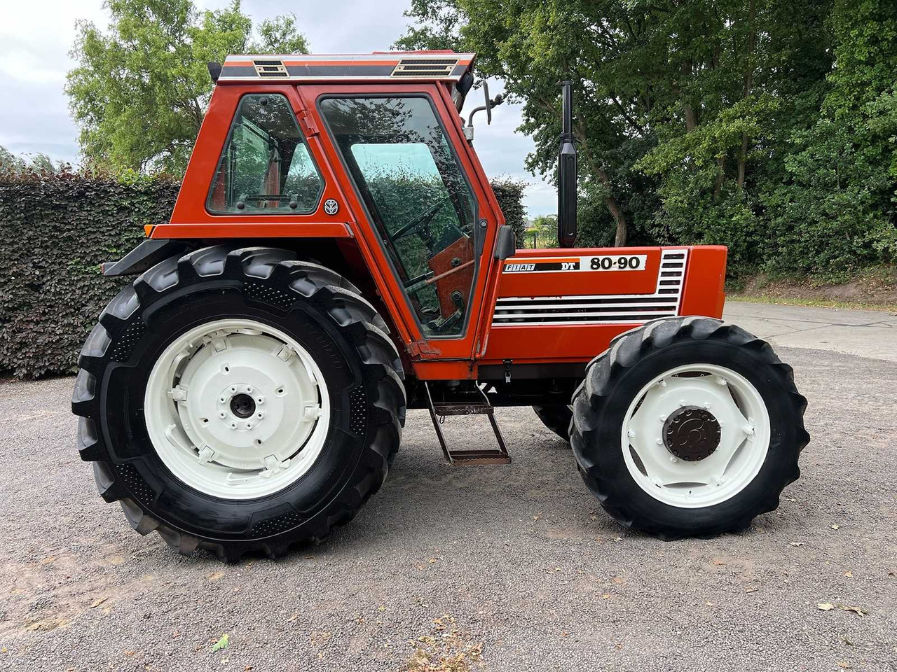 Fiat 80-90DT - Traktor: 5 kép. Fiat 80-90DT - Traktor: 5 kép.