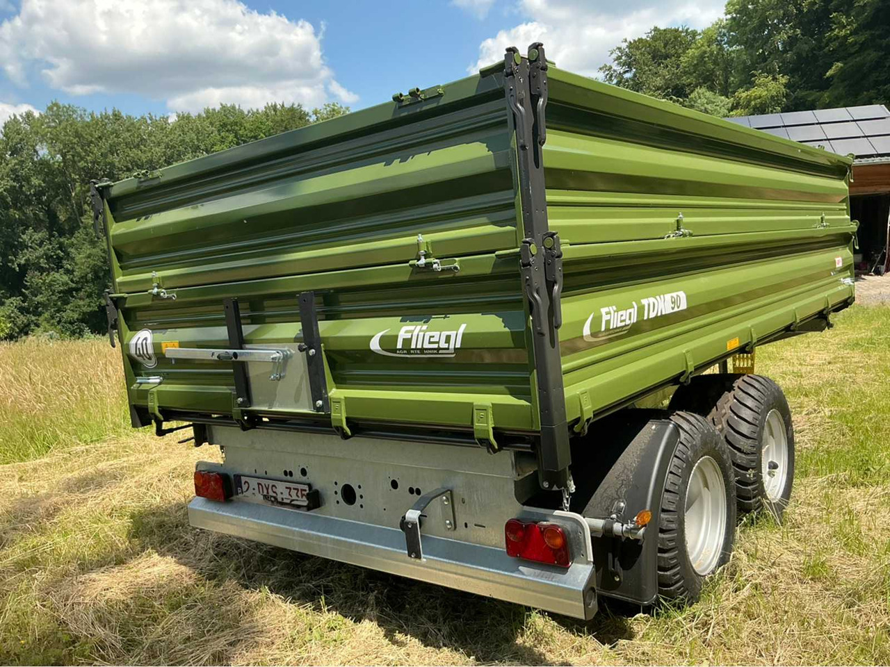 Fliegl TDK 90 - Mezőgazdasági billenőpótkocsi: 3 kép. Fliegl TDK 90 - Mezőgazdasági billenőpótkocsi: 3 kép.