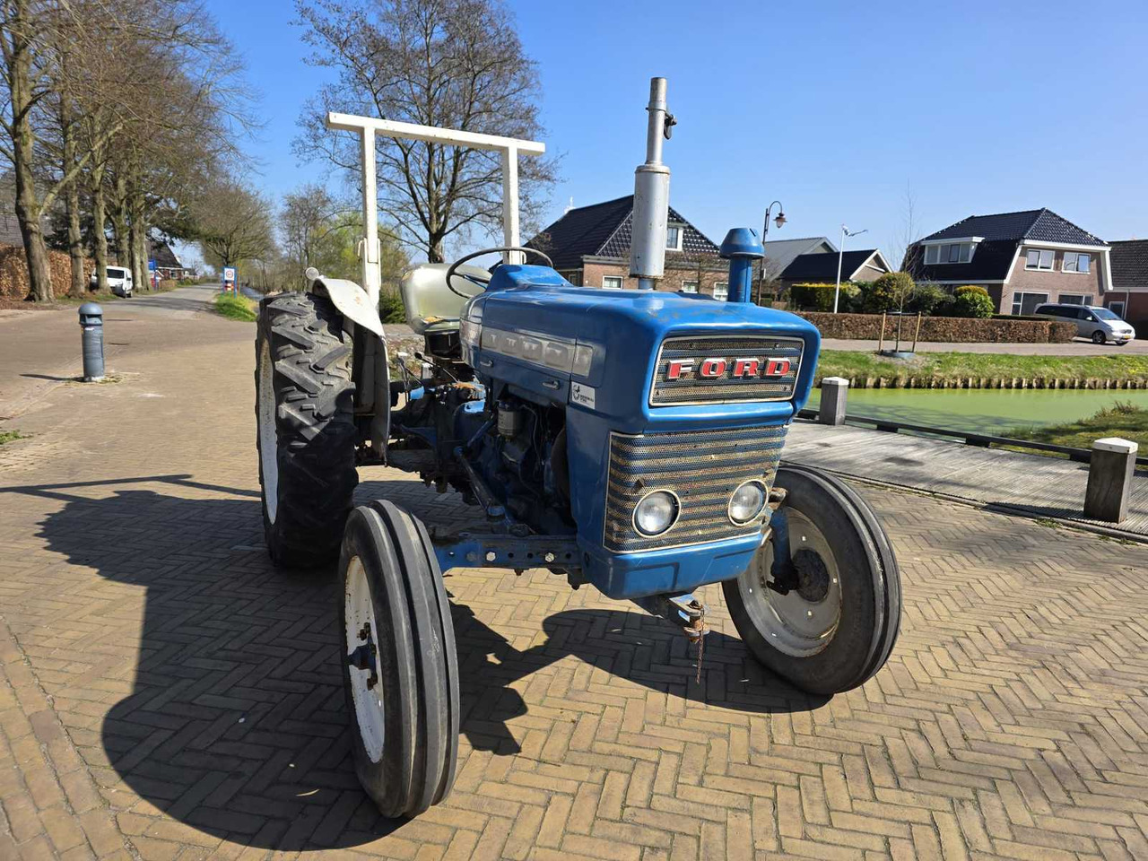 Ford 2000 - Traktor: 4 kép. Ford 2000 - Traktor: 4 kép.