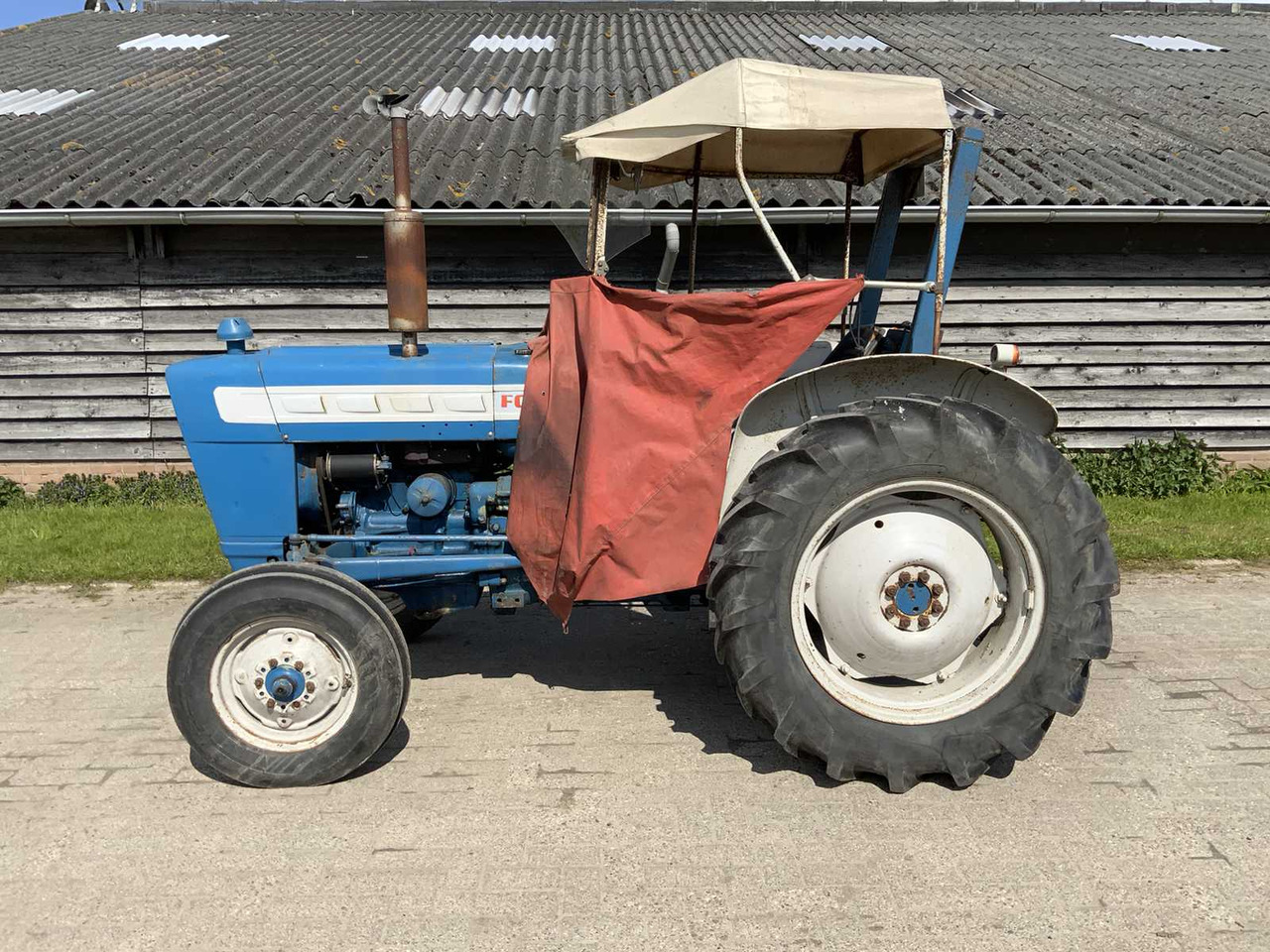 Ford 3000 - Traktor: 2 kép. Ford 3000 - Traktor: 2 kép.