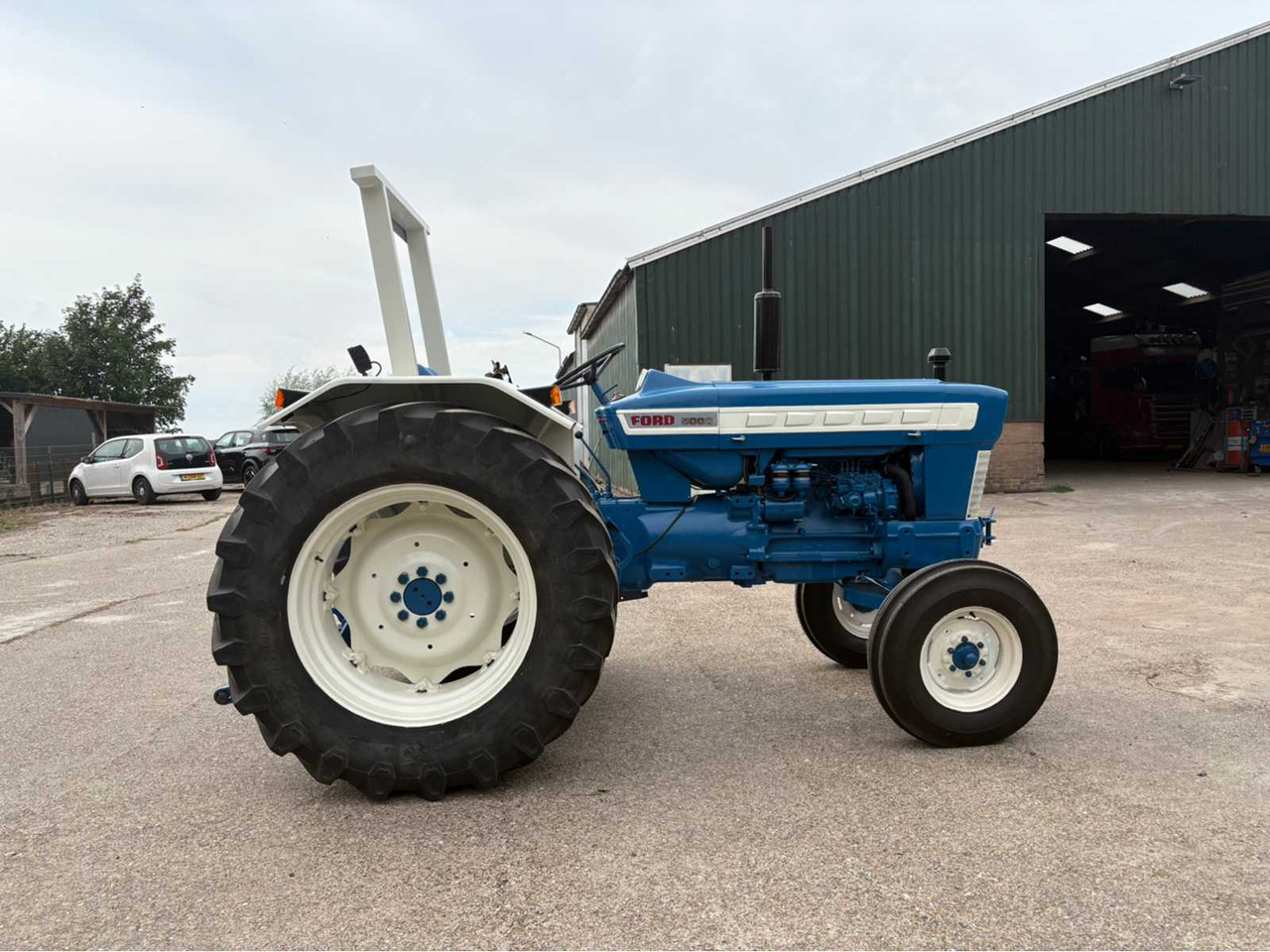 Kistraktor Ford 5000: 9 kép.
