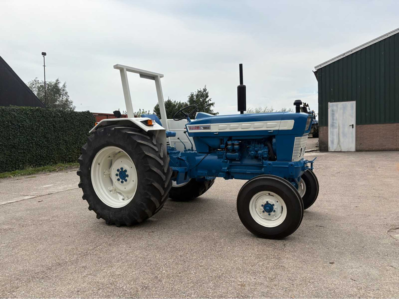 Kistraktor Ford 5000: 10 kép.