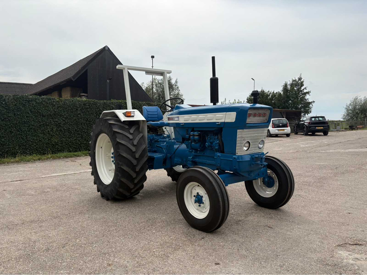 Kistraktor Ford 5000: 11 kép.